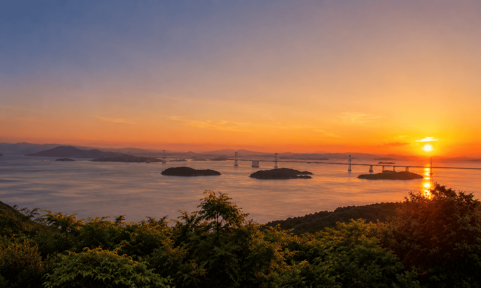 瀬戸内海の夕暮れ風景